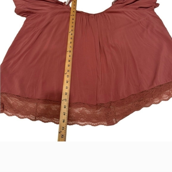TORRID Dusty Rose Challis Cold Shoulder Button Blouse Size 4/4X NWT - Picture 5 of 6